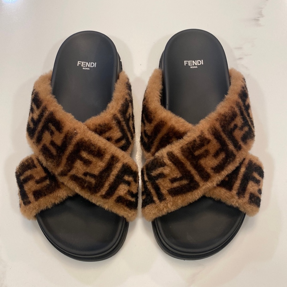 Fendi fluffy motfit slides